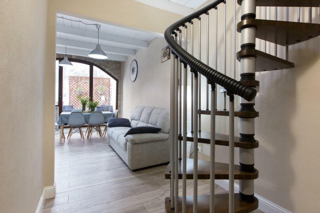 White House Apartment กาญารี ภายนอก รูปภาพ